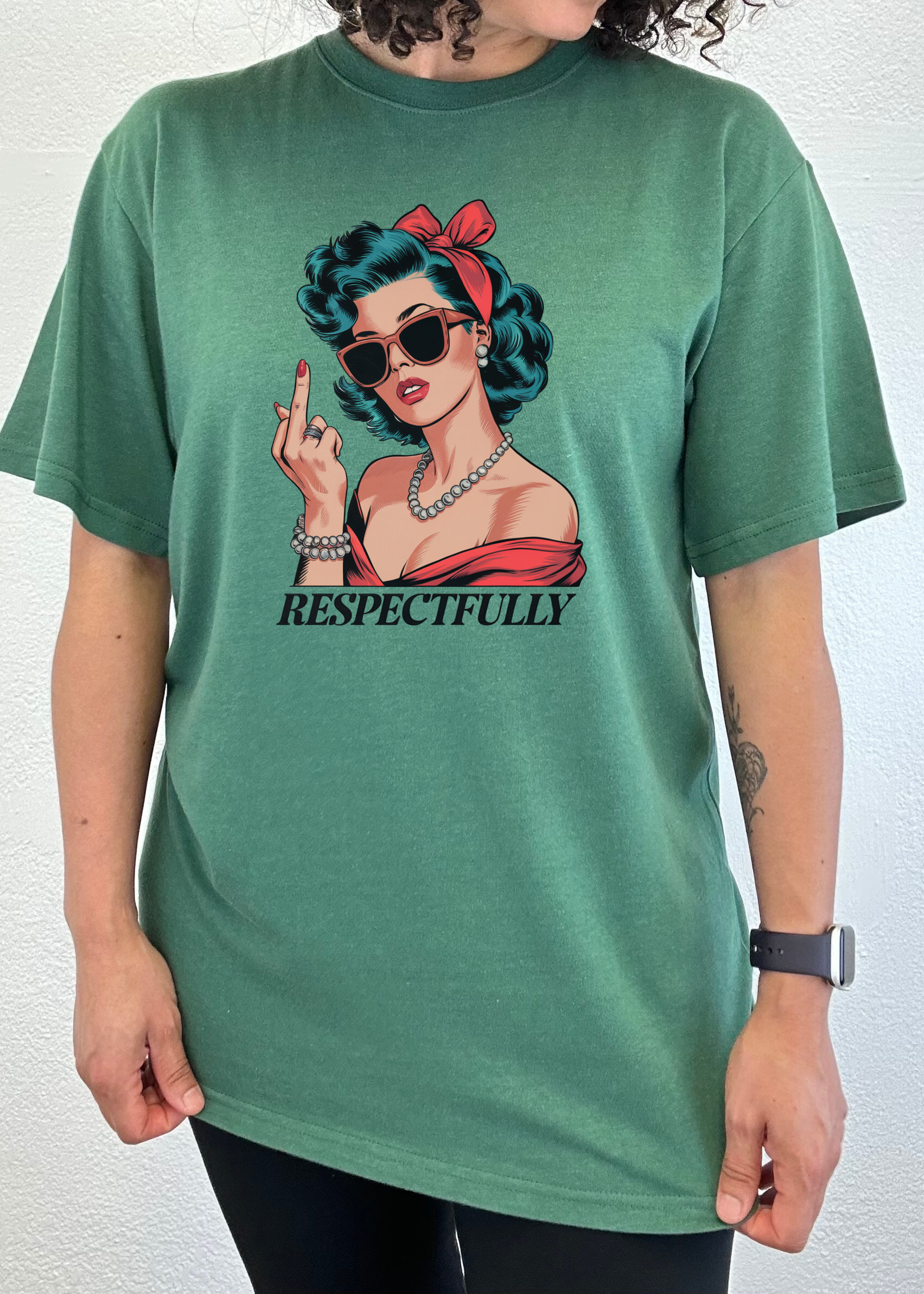 Camiseta gráfica unisex de bambú/algodón con "Respectfully Middle Finger"