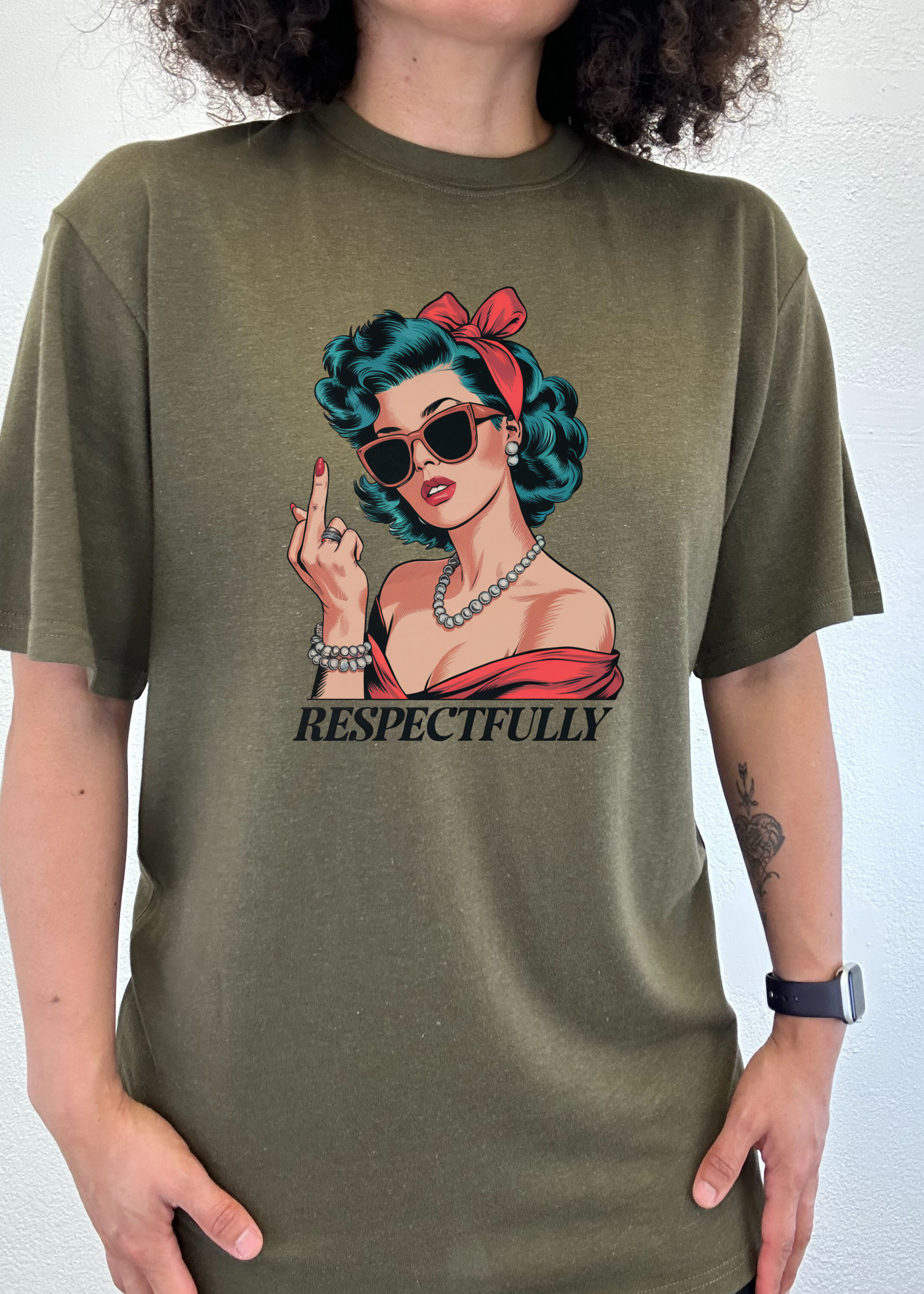 Camiseta gráfica unisex de bambú/algodón con "Respectfully Middle Finger"