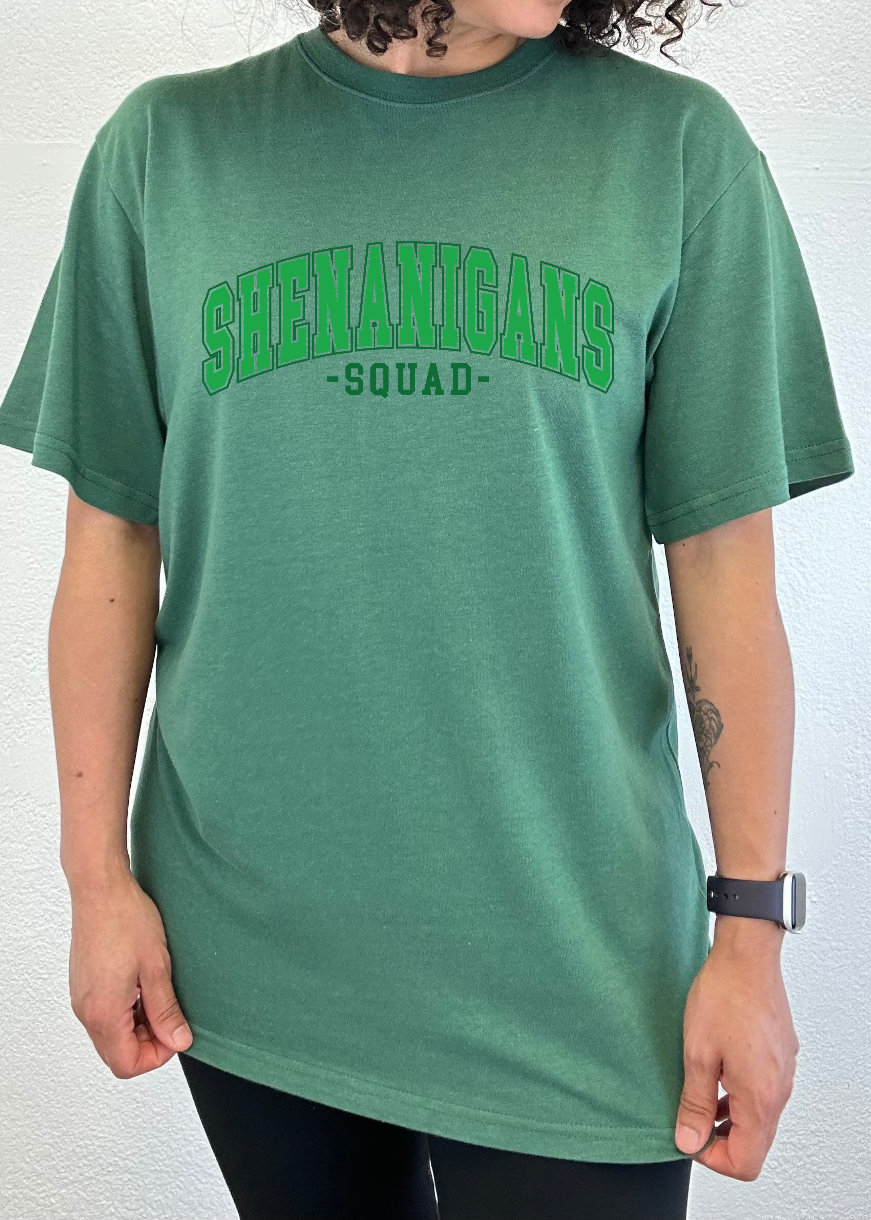 Camiseta Gráfica Unisex de Bambú/Algodón Shenanigans Squad