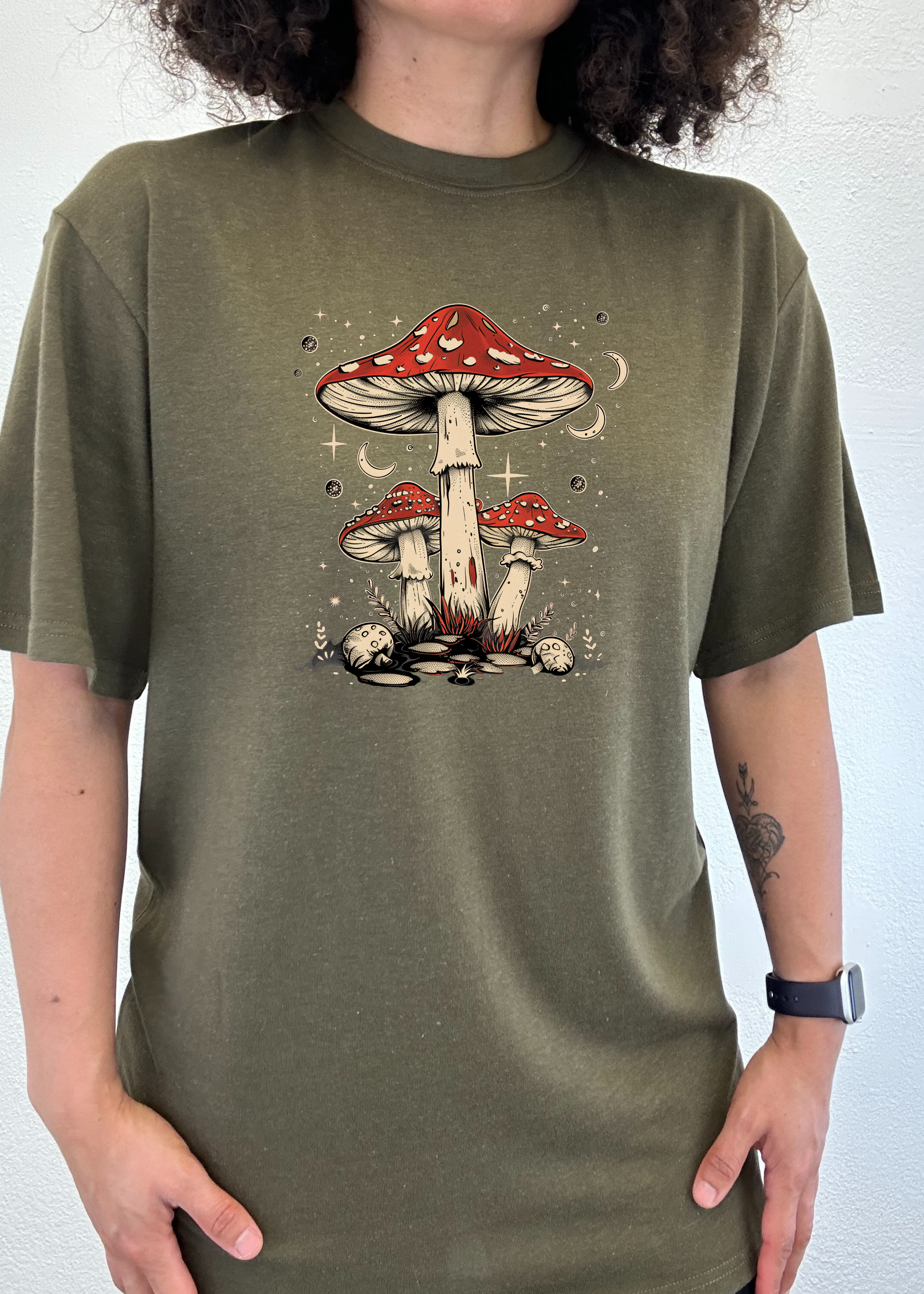 Camiseta gráfica unisex de bambú/algodón "Boho Retro Hippie Mushrooms Natural"