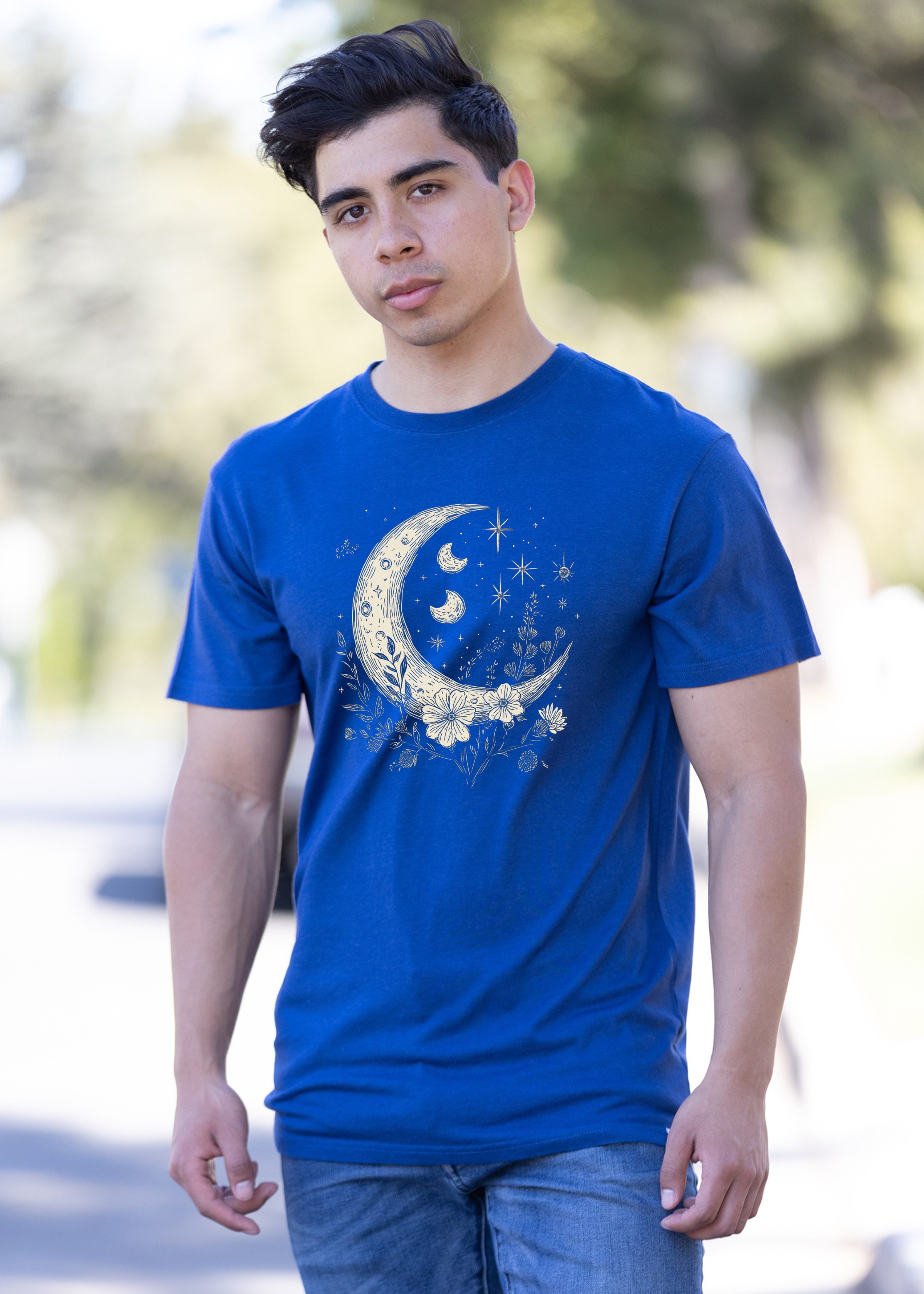 Camiseta gráfica unisex vintage de bambú/algodón con flores bohemias de lunas y estrellas