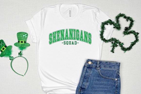 Camiseta Gráfica Unisex de Bambú/Algodón Shenanigans Squad